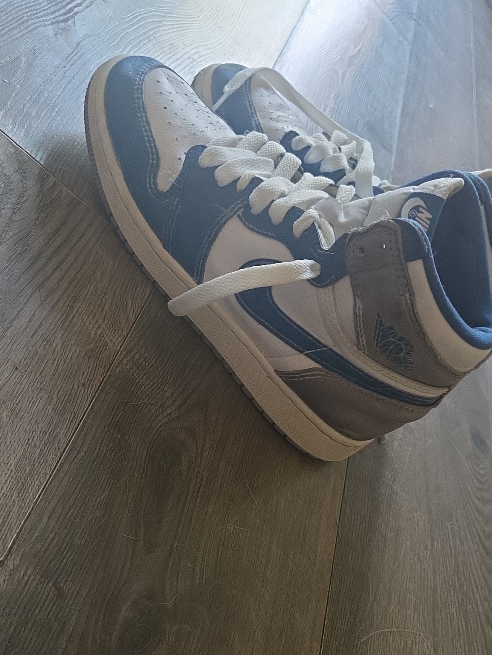 Boys High-Top Nike in White and Blue - Boys Sizs 5